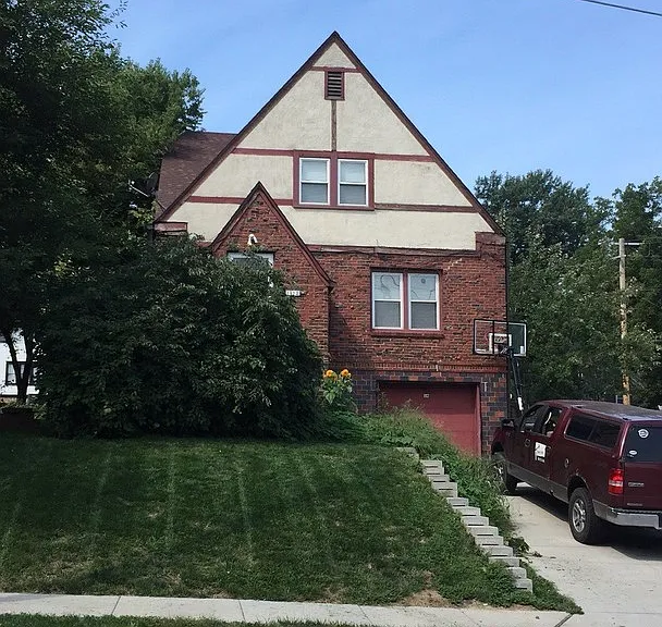 1112 N 50th Ave — Photo 1