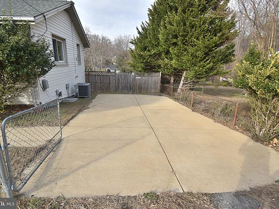 3rd image of 7506 Clinton Vista Ln