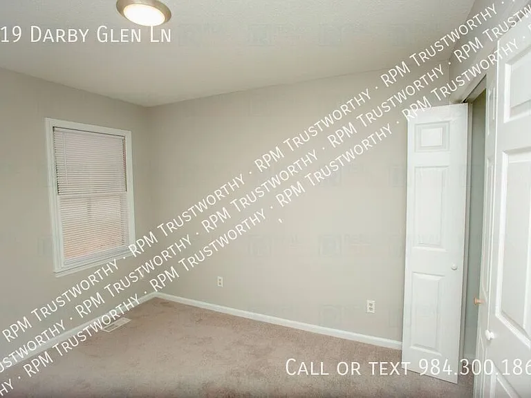 519 Darby Glen Ln — Photo 18