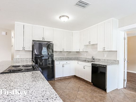 4th image of 809 60th Ave NE