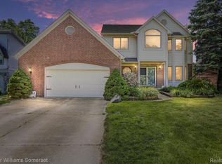 6621 Old Haggerty Rd, Canton, MI 48187