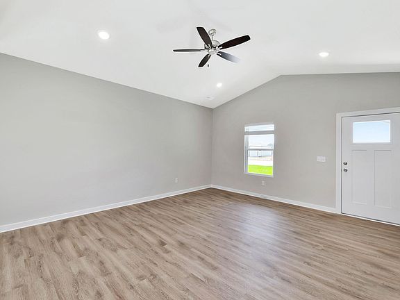 3rd image of 1002 Clubhouse Dr