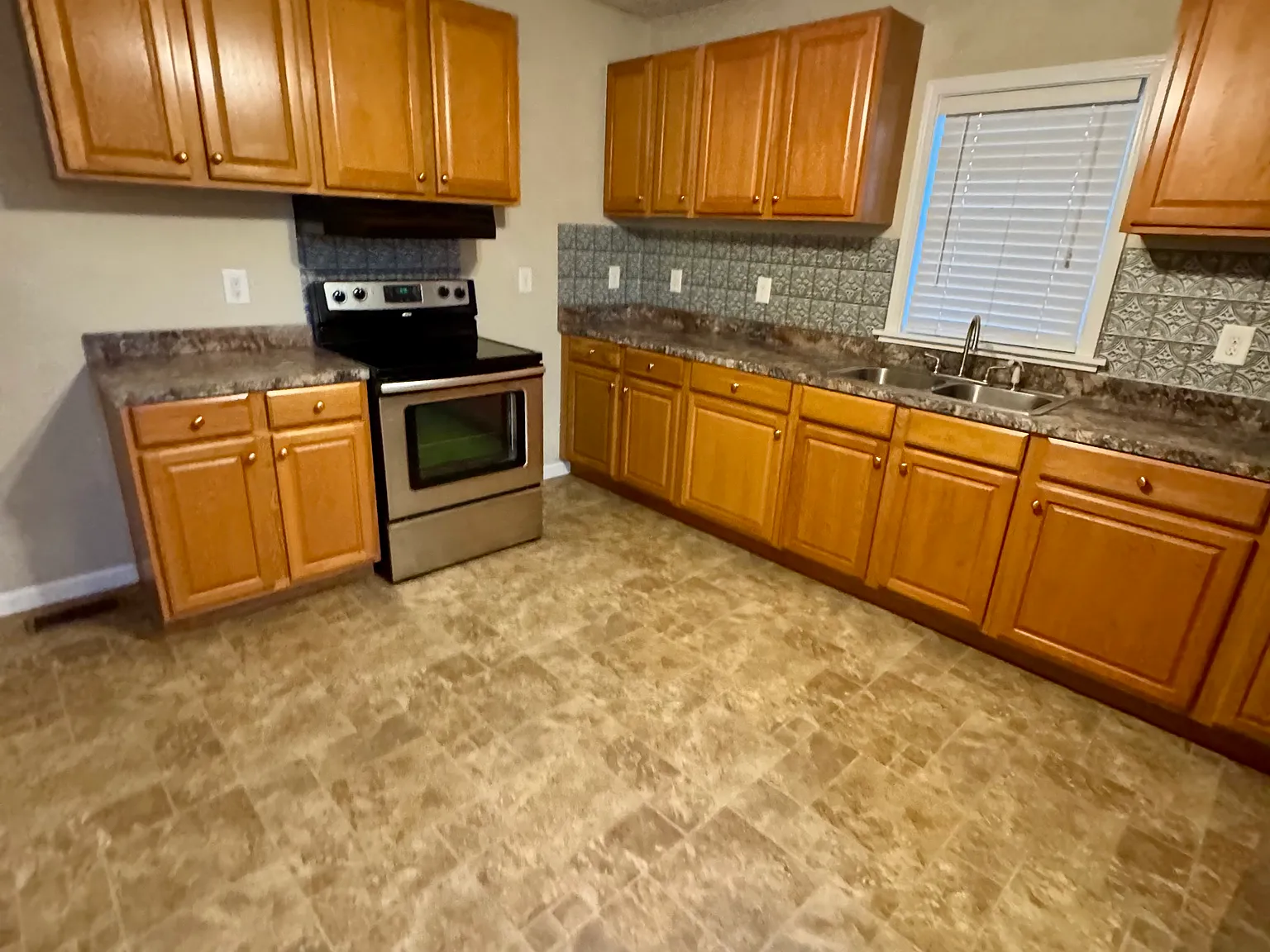 2 bed, 988 sqft, $1,100 — Photo 4