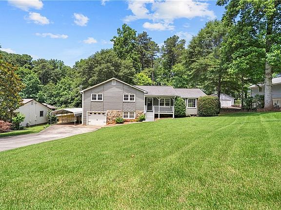 2nd image of 204 Bascomb Ln