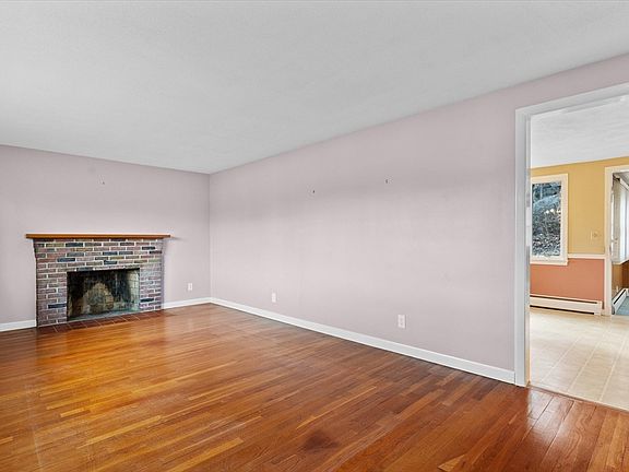 5th image of 130 Verona St