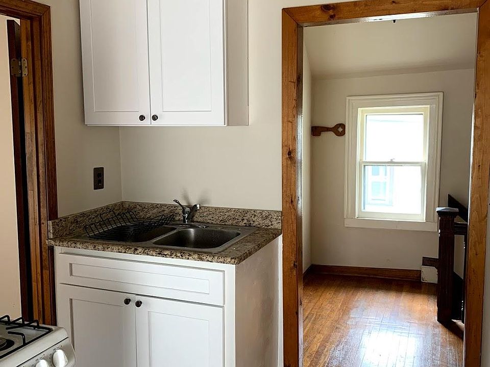 Kitchen - looking toward the front stairwell