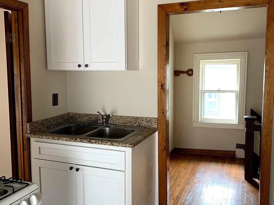 Kitchen - looking toward the front stairwell
