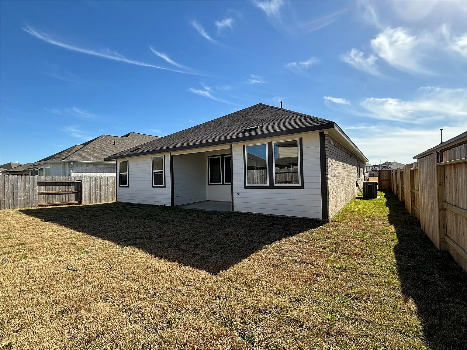 4 bed, 3.0 bath, 2149 sqft, $2,650 — Photo 2