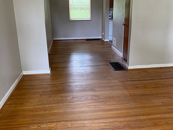 5th image of 2301 Townhill Dr