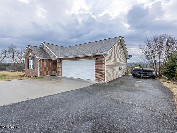 4th image of 117 Uphill Dr