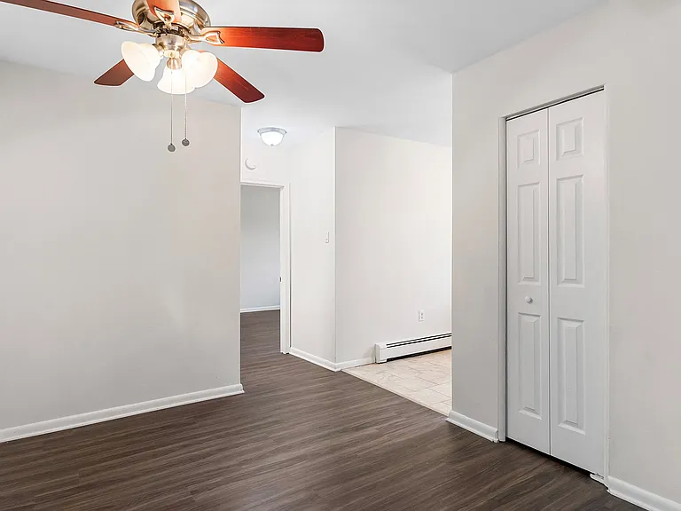 Carriage House Apartments — Photo 6