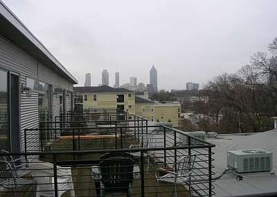 Private rooftop deck w/skyline views!