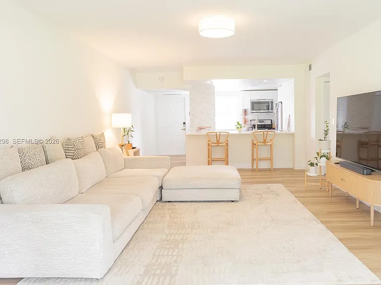 3250 N Palm Aire Dr #202 — Photo 1