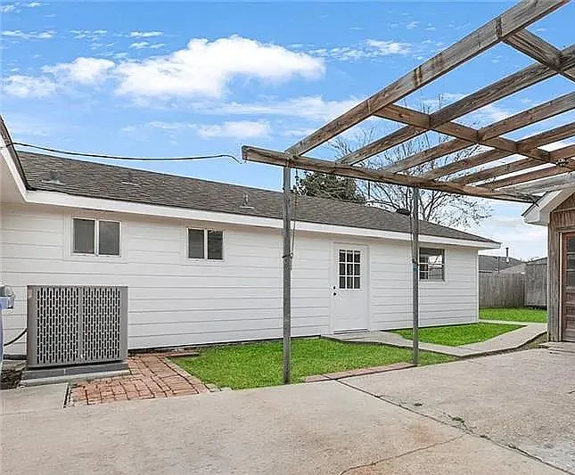 2 bed, 700 sqft, $1,250 — Photo 1