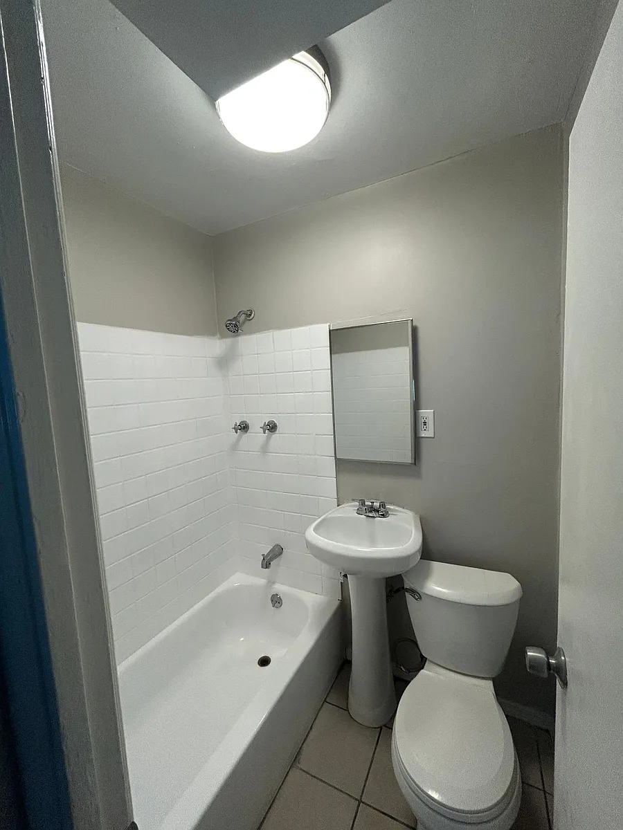 Building Photo - 477 W Ramsey St #2