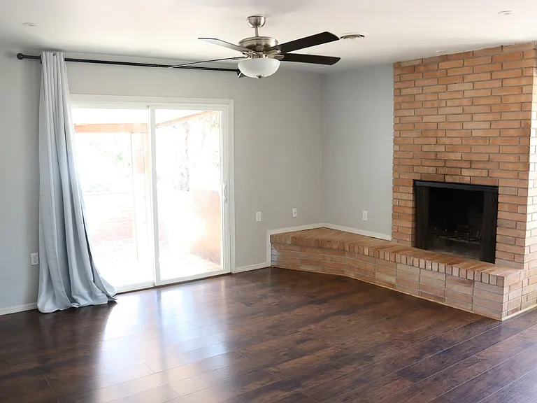 4365 Queens Way — Photo 9