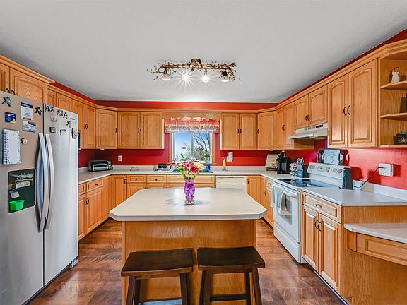 3rd image of 93 Carpenter Boulevard