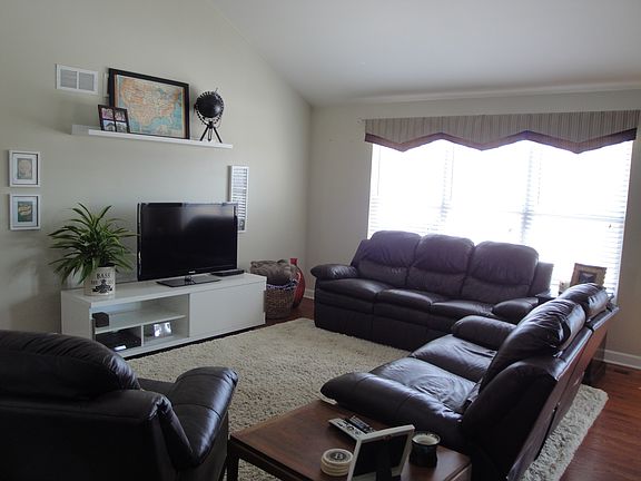 2nd image of 400 Derby Court