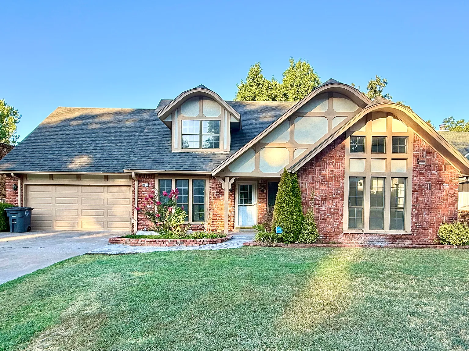 4 bed, 2.5 bath, 2993 sqft, $2,495 — Photo 1