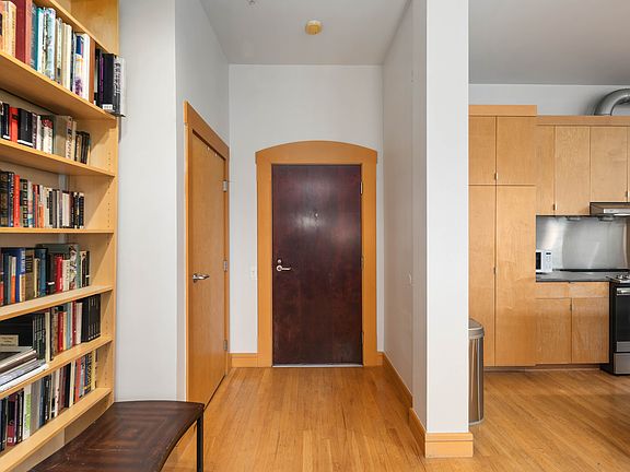 5th image of 81 Vine St