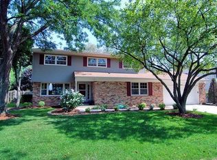 1949 Cromwell Dr, Wheaton, IL