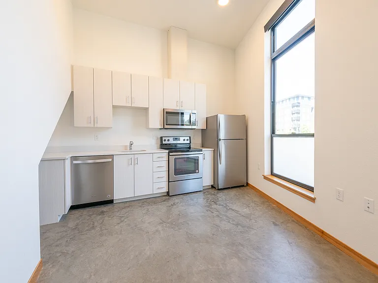 9320 SE Woodstock Blvd #101 — Photo 5