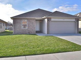 635 S Mahn Ave, Springfield, MO 65802