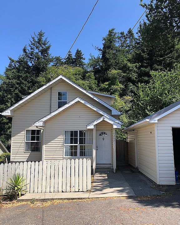 Front / detached garage 
