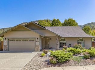 2341 Overland Dr, Grants Pass, OR 97527