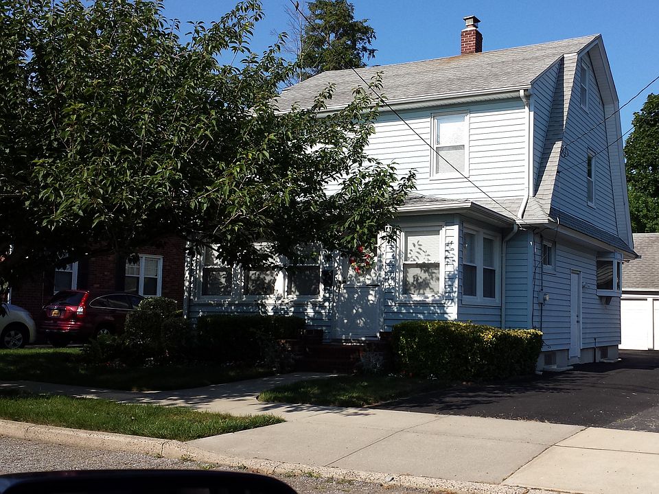 1st image of 318 S 9th St