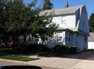 318 S 9th St, New Hyde Park, NY 11040