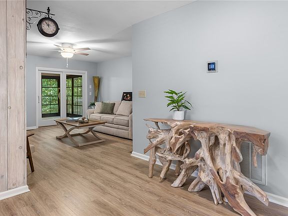 5th image of 203 Long Reach Dr