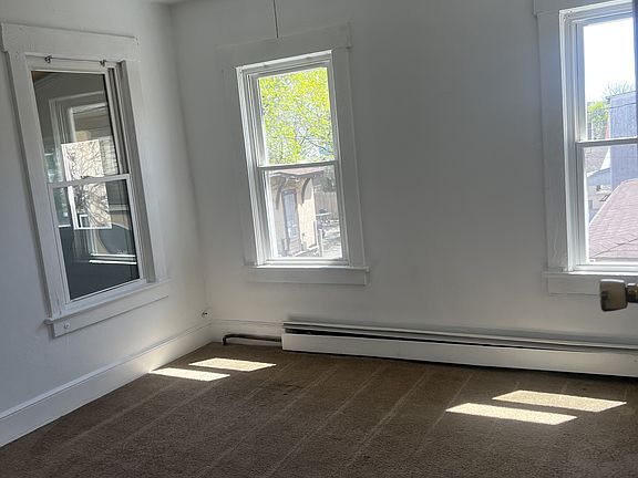 5th image of 318 Hill Ave APT 2