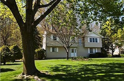 1st image of 18 Woodland Dr