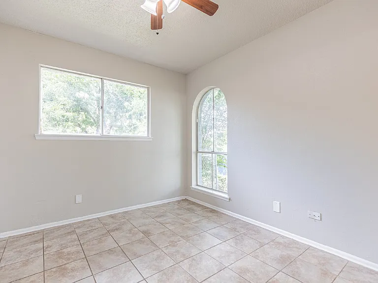 2306 Fairhill St — Photo 16