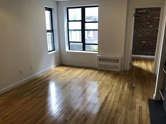 3rd image of 30 Charlton St APT 4E