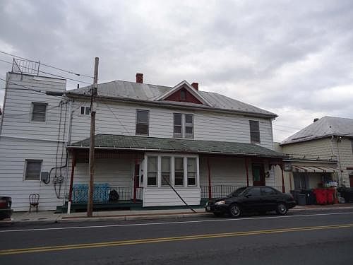 2nd image of 204 1/2 N Kent St