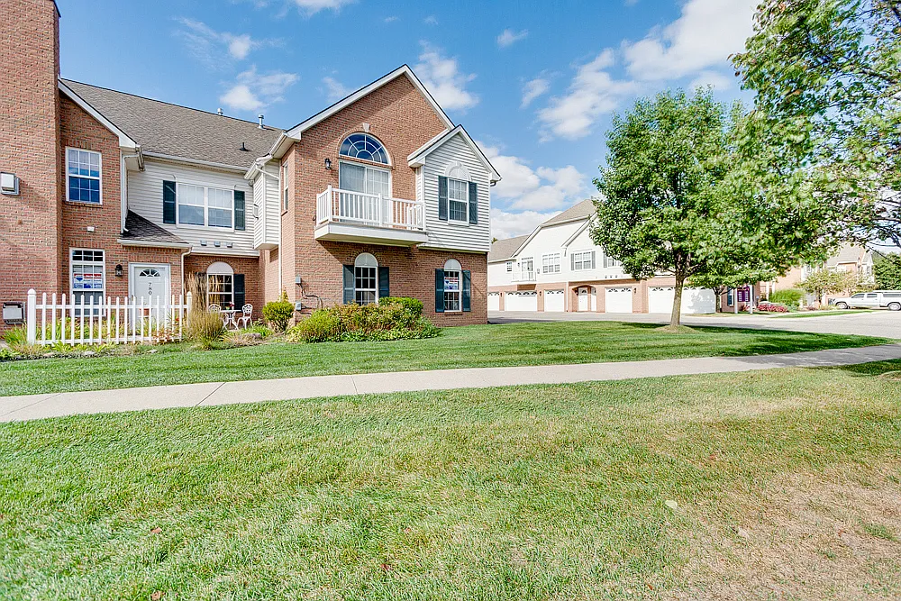 778 Olde English Cir photo 1