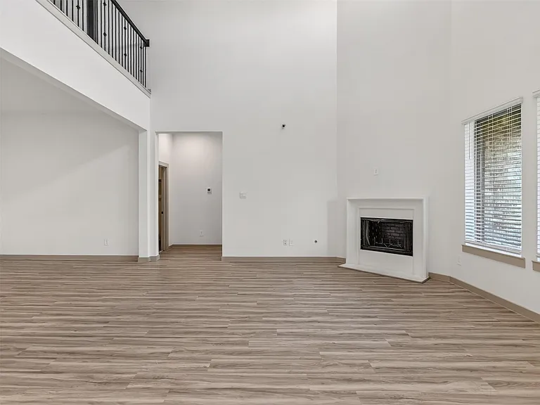 818 Kingwood Dr — Photo 20