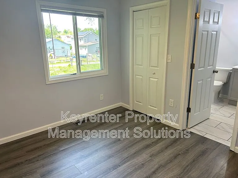 421 N Charlotte Ave — Photo 16