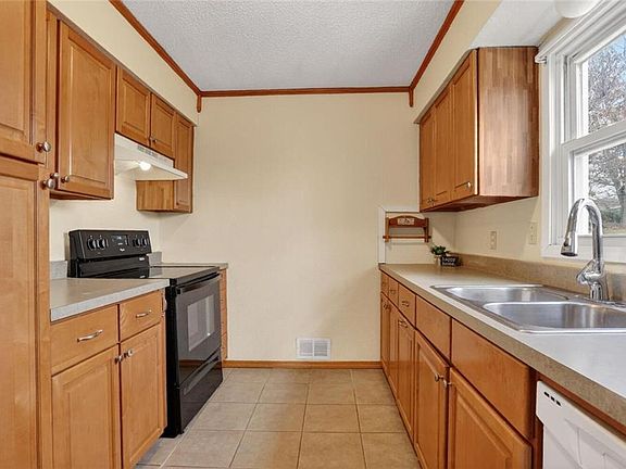 4th image of 3701 N Cypress Ave