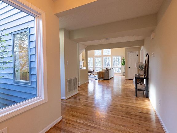 3rd image of 207 Mallard Dr