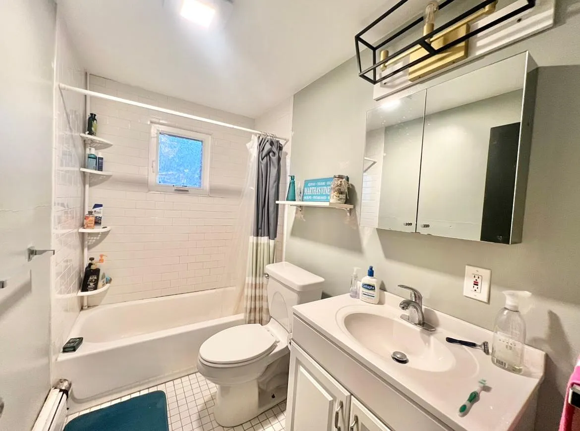 3 bed, 1200 sqft, $3,200 — Photo 3