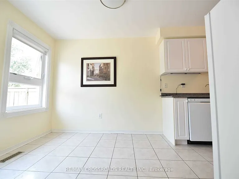 33 Holmwood St — Photo 4