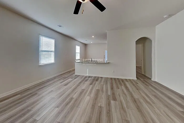 3 bed, 2.0 bath, 1352 sqft, $1,850 — Photo 3