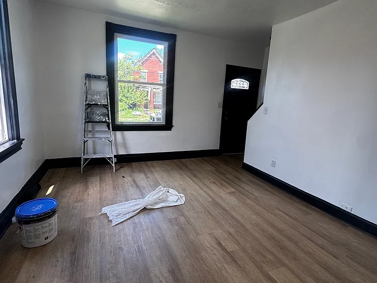 332 W 14th Ave — Photo 8