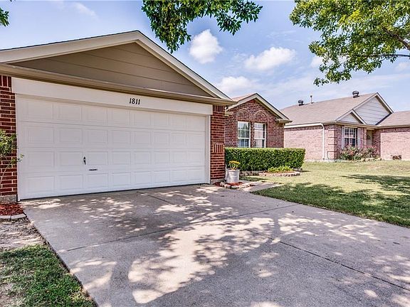 3rd image of 1811 Berkeley Dr