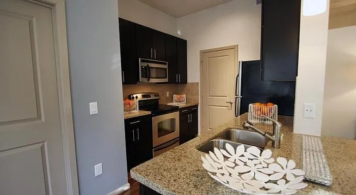 2700 Brazos St #B3 — Photo 13