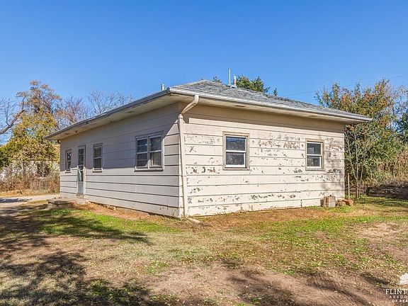 3rd image of 148 N Main St