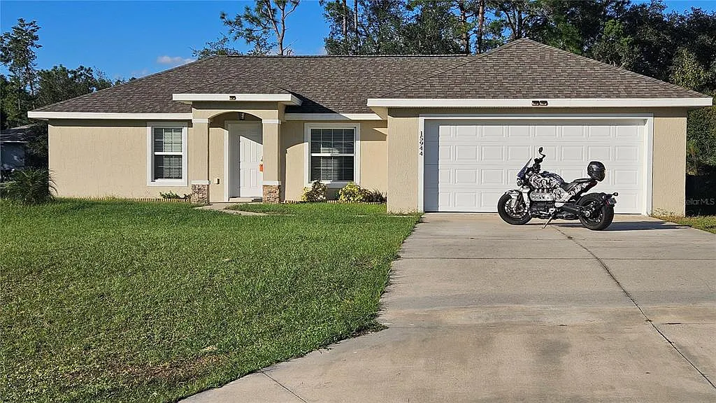 3 bed, 2.0 bath, 1321 sqft, $1,850 — Photo 2
